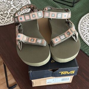 Teva Olive Green Sandals with Peach and Cream Geo Straps